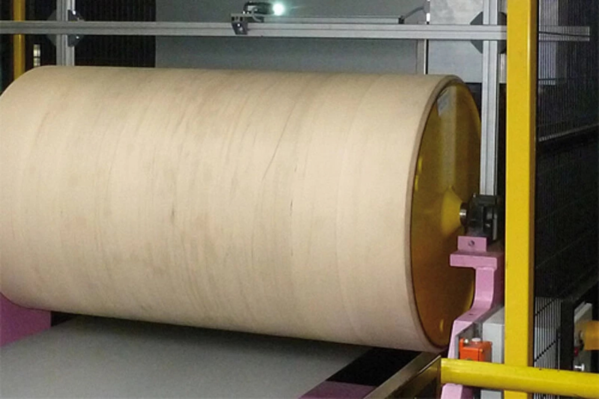 Misurazione del colore delle strisce di zinco nello stabilimento di produzione