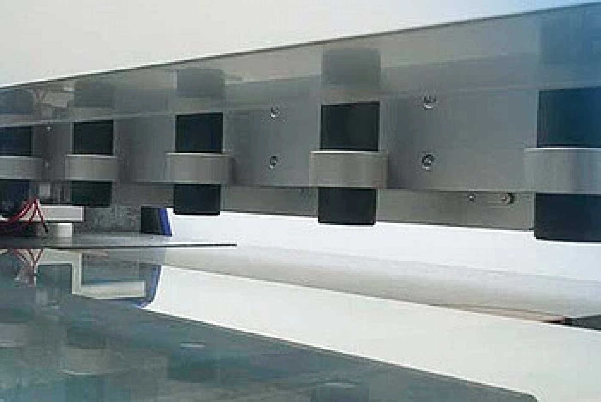 Planarit&agrave; e spessore del vetro del display e del vetro piatto