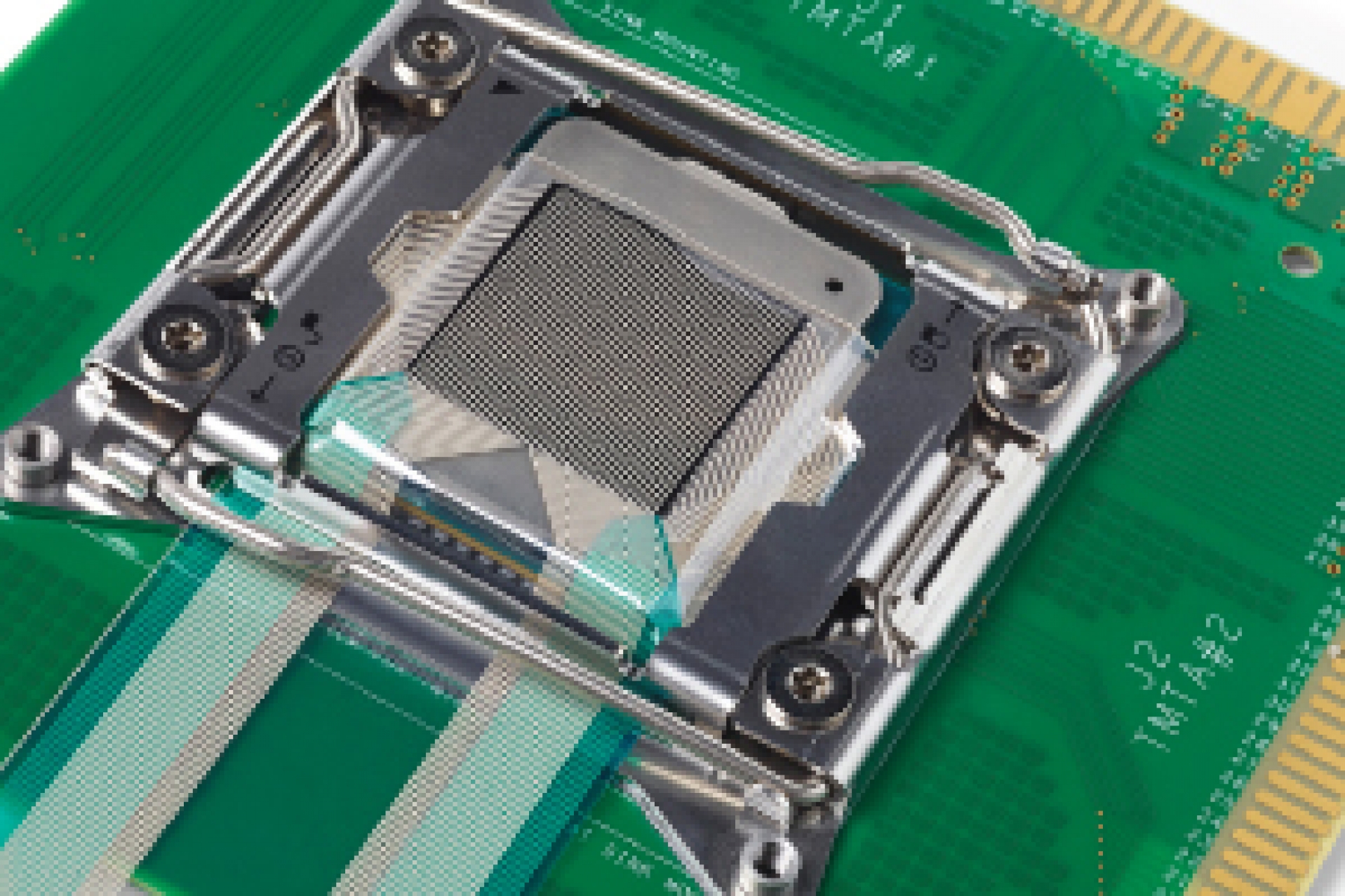Pressione di serraggio nel montaggio di chip e dissipatori